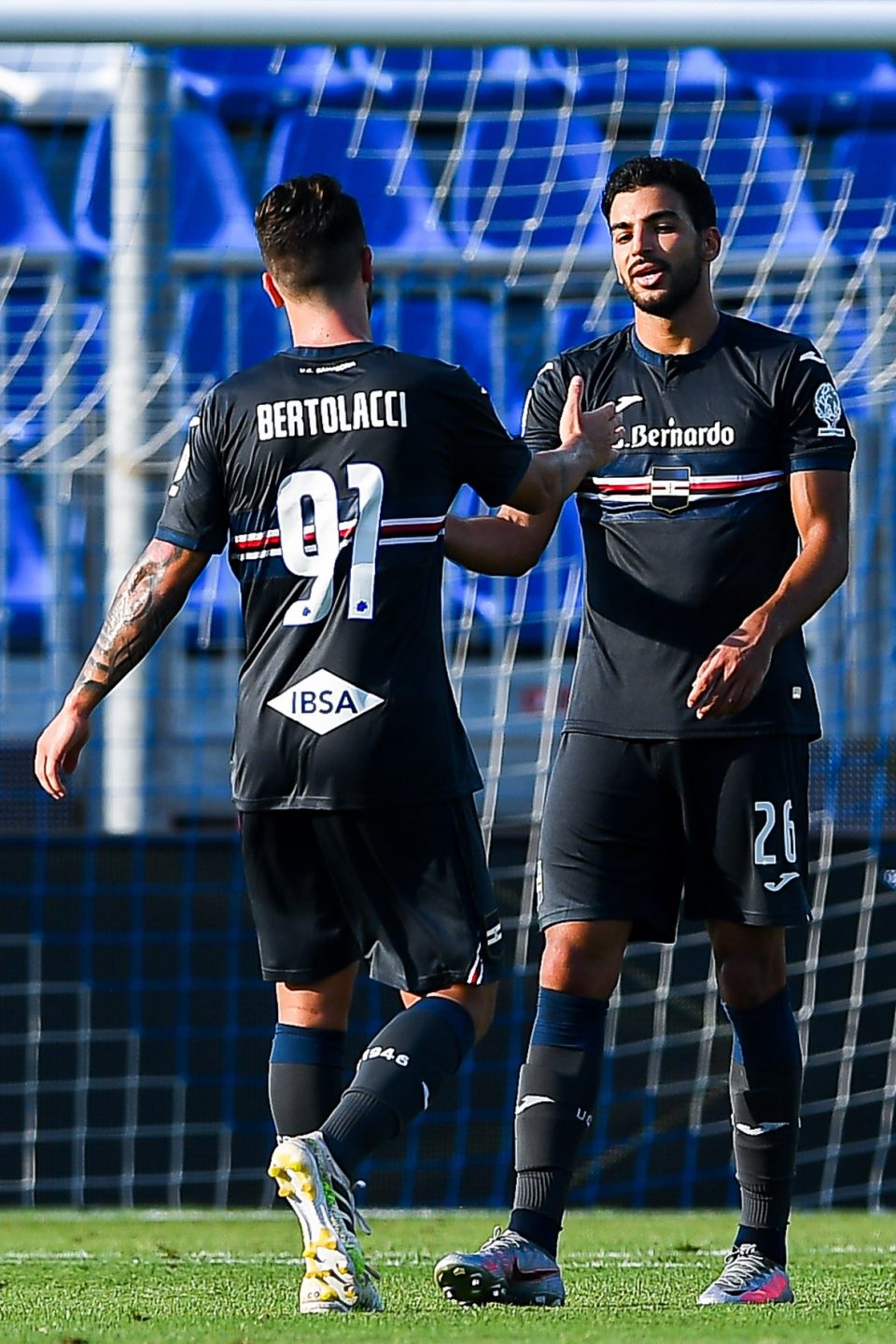 Bertolacci e Léris festeggiano il gol dello 0-1