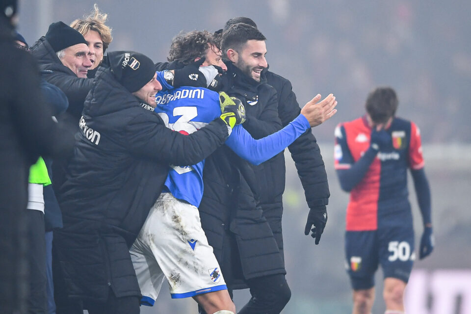Gabbiadini abbracciato dai compagni dopo lo 0-3. Il gol è stato convalidato quando il Gabbia era già in panchina per la sostituzione effettuata durante il check del Var